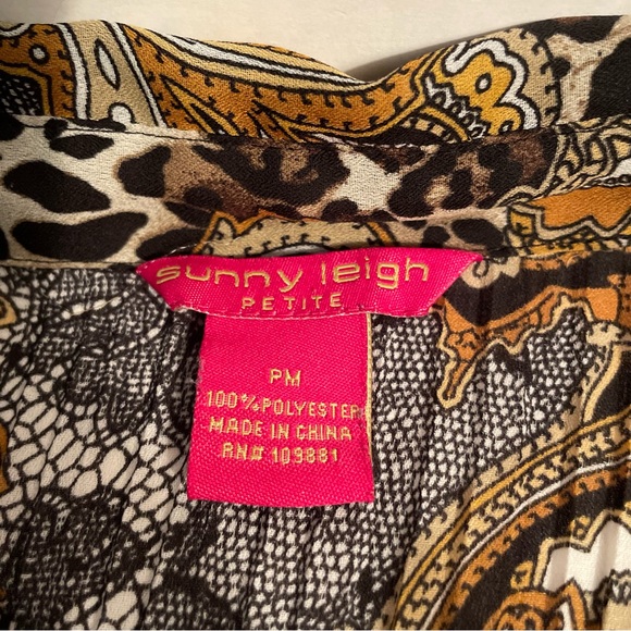 Petite Sunny Leigh ladies top PM with Bell shaped sleeves. Elegant, Romantic - Picture 4 of 7